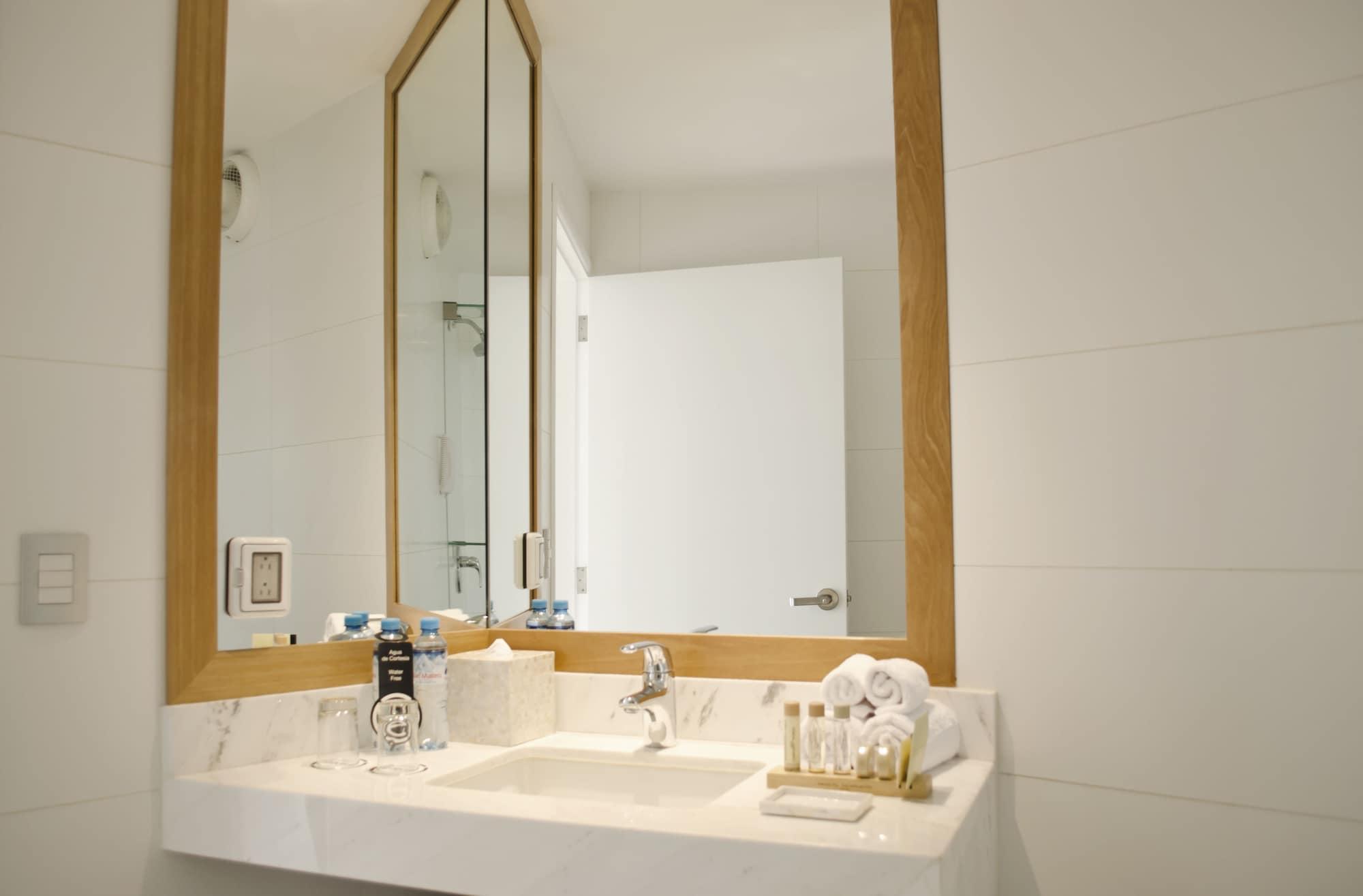 Ramada Encore By Wyndham Lima San Isidro Екстериор снимка